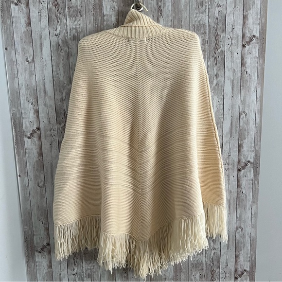 Banana Republic Cream Fringe Turtleneck Poncho Cape Merino Wool Cozy Cottagechic - Picture 2 of 5